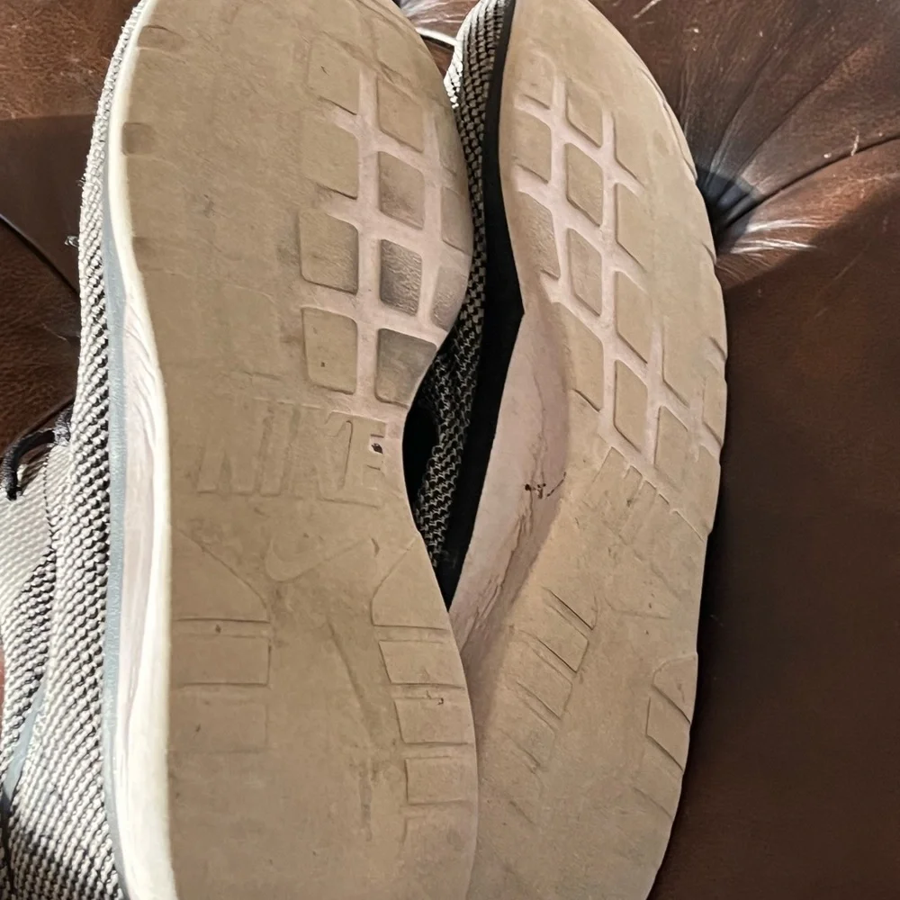 Nike sneakers 13 low profile! Black and white #sale lowest price - Picture 3 of 4